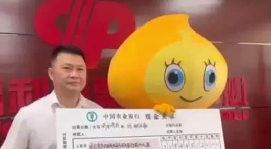 Un chinois gagne 30 millions au Loto et le cache à ses proches pour une raison surprenante