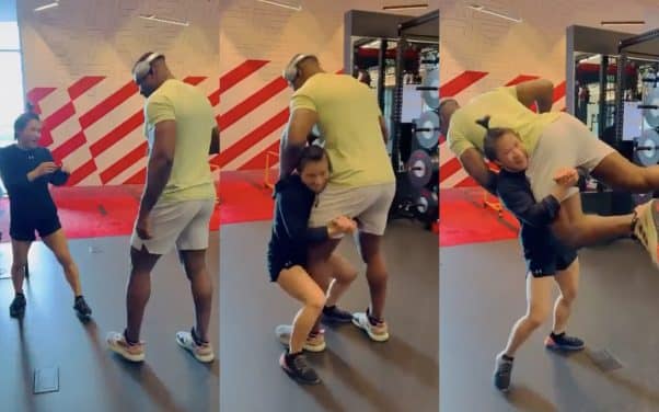 Francis Ngannou se fait maitriser et soulever par une combattante de 52 kilos