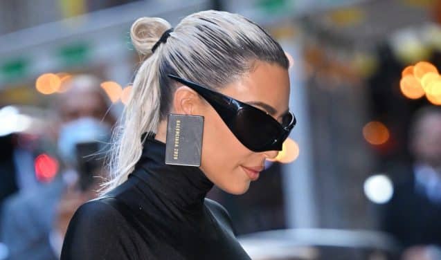 Indignée, Kim Kardashian commente la polémique Balenciaga