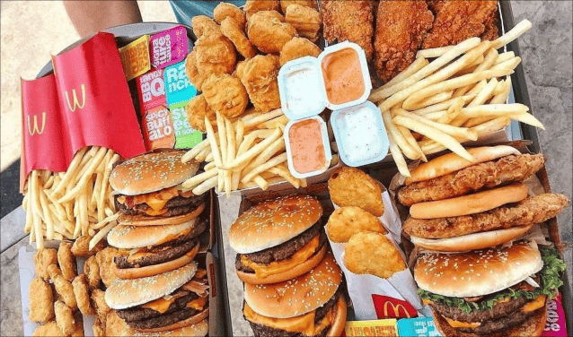 McDonald’s va offrir des Burgers gratuits pour 50 ans grâce à des cartes McGold