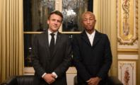 Pharrell Williams s'associe à Emmanuel Macron pour les Pièces Jaunes