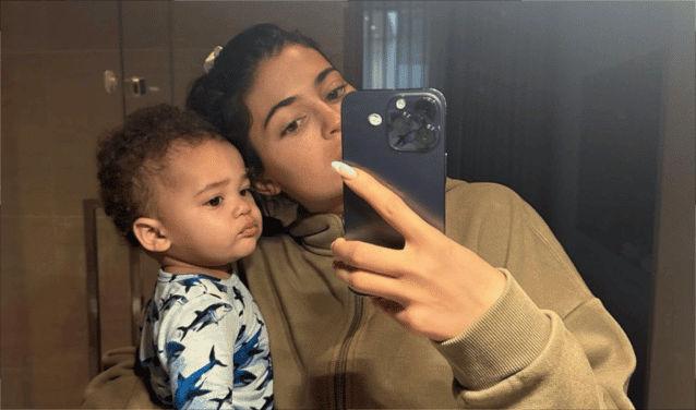 Travis Scott et Kylie Jenner présentent leur fils Aire pour son premier anniversaire