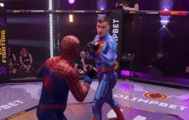 Russie : Un combat de MMA oppose Spider-Man et Superman