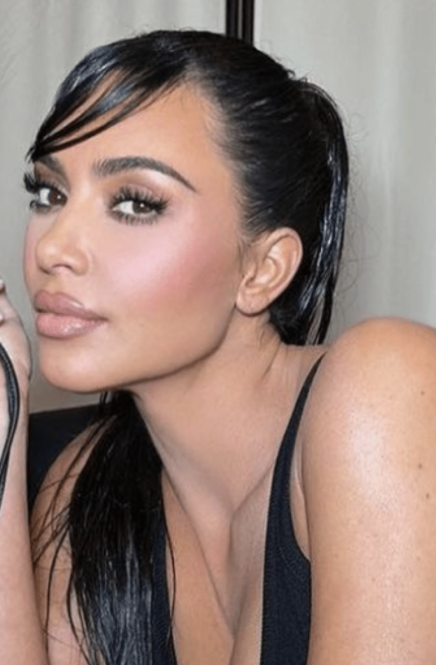 Kim Kardashian devient la risée de la Toile en pleine Fashion Week