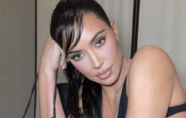 Kim Kardashian devient la risée de la Toile après son dernier selfie