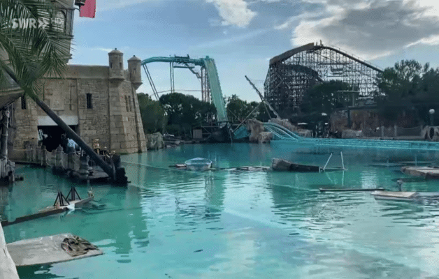 Europa-Park : une scène et son bassin s'effondrent en plein spectacle