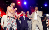 Tyson Fury félicite Francis Ngannou lors de leur premier face à face