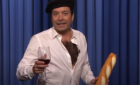Jimmy Fallon se moque de l'invasion des punaises de lit et parodie Emmanuel Macron