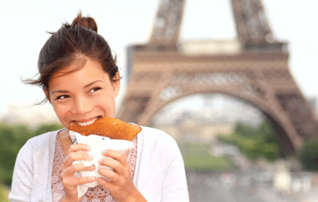 Les crêpes parisiennes seraient stockées dans les bouches d'égout par les vendeurs à la sauvette