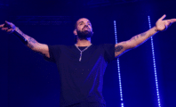 Drake s'engage à financer les frais de scolarité de sept fans présents à son concert