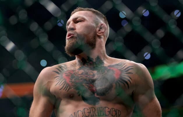 Conor McGregor en dévoile un peu trop après un entrainement et devient la risée de la Toile