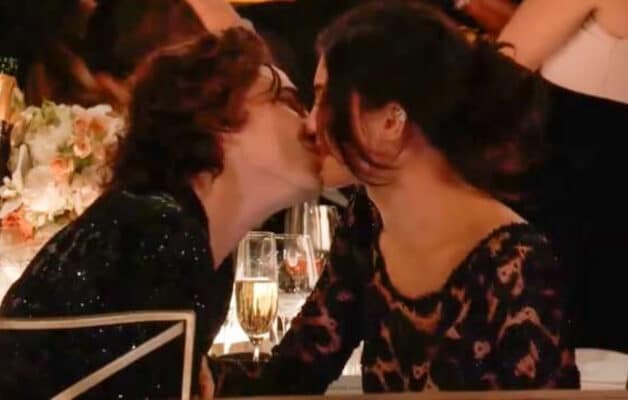 Le baiser de Timothée Chamalet et Kylie Jenner vole la vedette lors des Golden Globes 2024