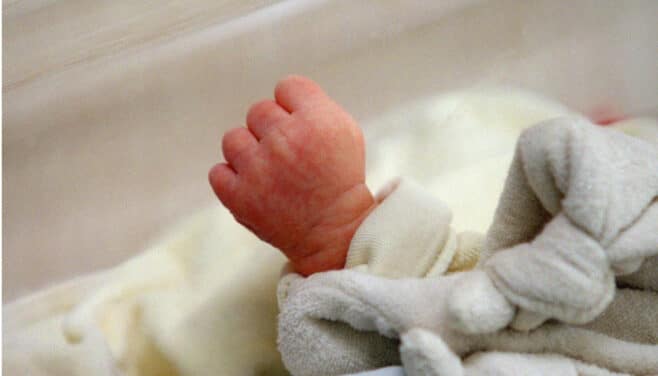 Né le jour de l'an, un bébé devient la risée de la Toile à cause de son prénom