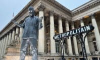 Une statue XXL de Kid Cudi s'installe à Paris et affole les passants
