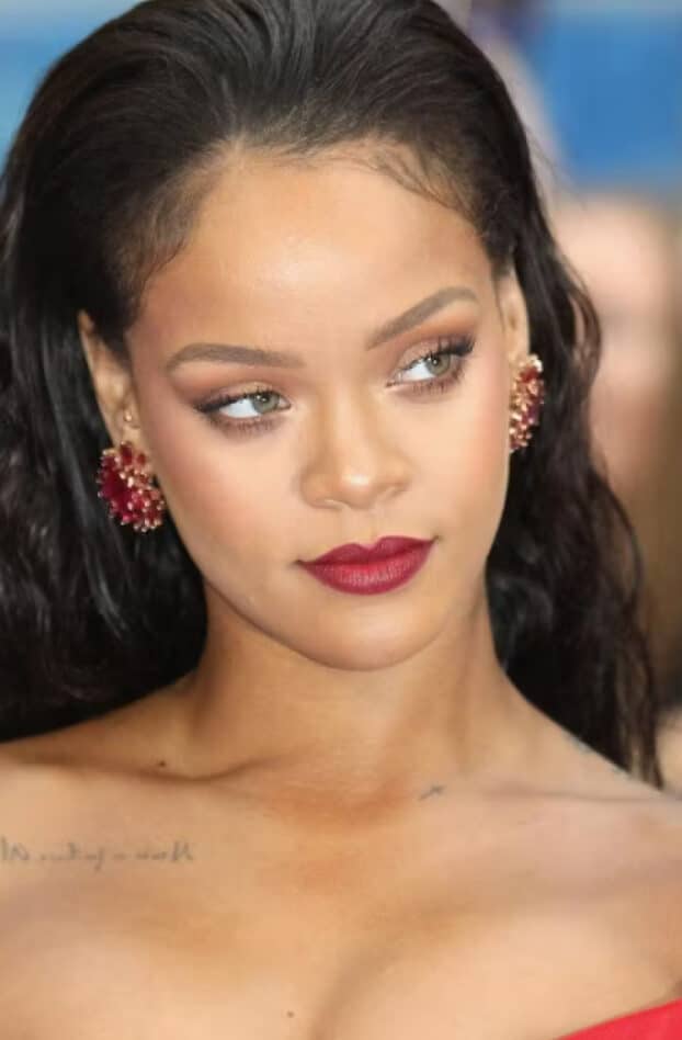 Rihanna réalise une année complètement dingue malgré son absence de 8 ans