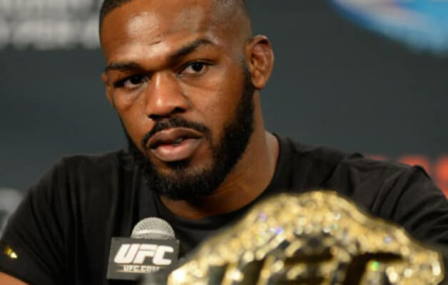 Jon Jones en convalescence : sa transformation inquiète les internautes