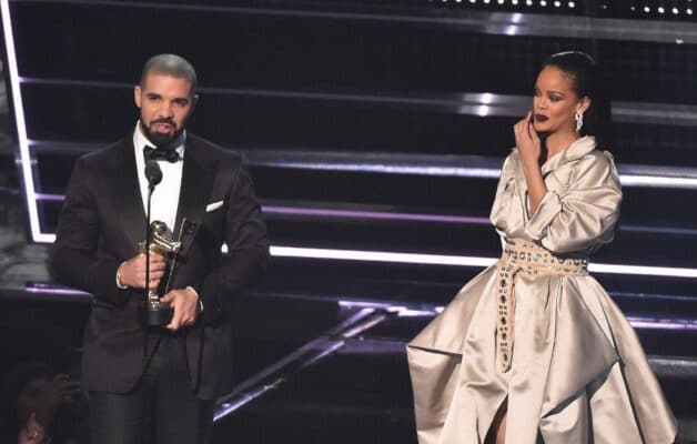 Drake refuse absolument de chanter un titre de Rihanna, les fans s'interrogent