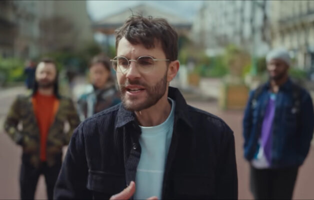 Cyprien dépassé par les fausses pubs générées par IA, il souhaite porter plainte