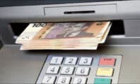 Une Brésilienne présente son oncle défunt à la banque pour retirer de l'argent