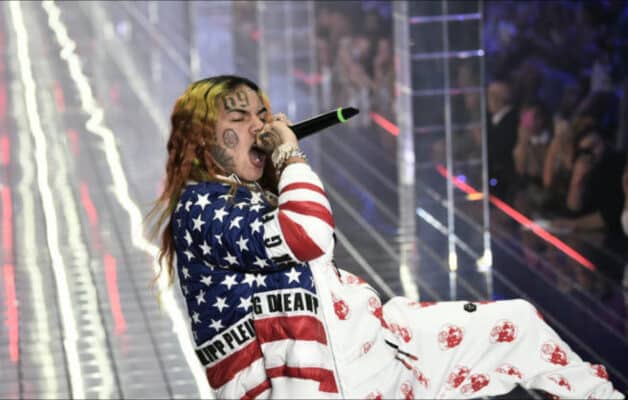 6ix9ine se fait saisir ses voitures de luxe pour des impôts impayés