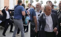 Eric Zemmour visé par des œufs à Ajaccio, il s'en prend à une manifestante