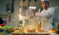 Après les pizzas, Mister V se lance dans les burgers Delamama chez KFC
