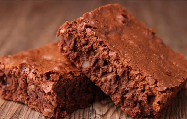 Un homme découvre un bloc de résine dans un brownie industriel