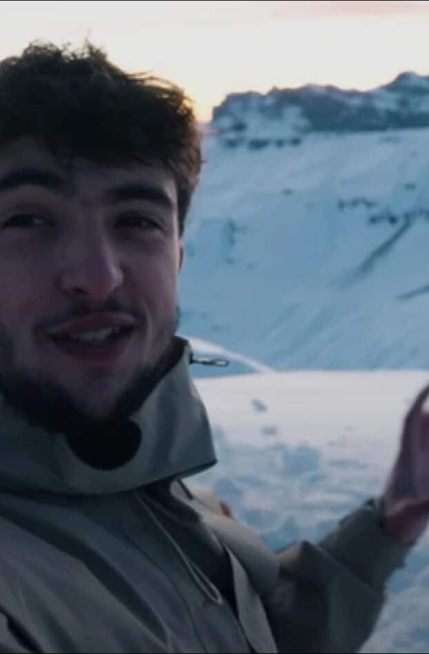 Après un mois d'ascension, Inoxtag (22 ans) a enfin gravi l'Everest