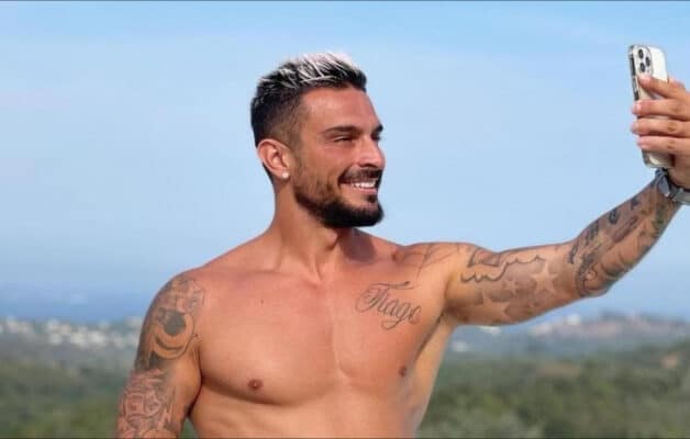 Julien Tanti partage des photos avant et après liposuccion et c'est impressionnant