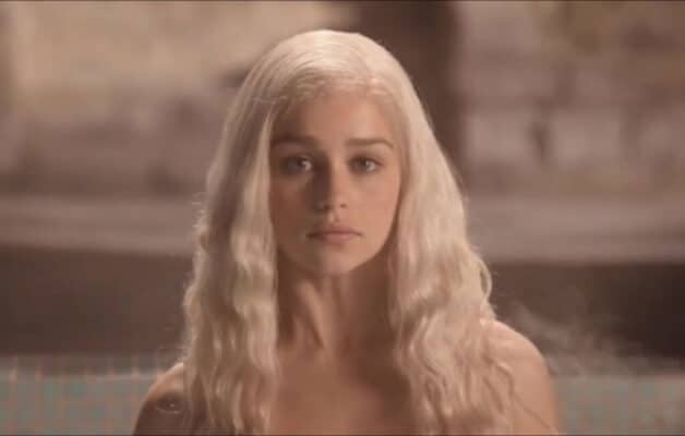 Emilia Clarke avait peur d'être virée de GOT à cause de ses ruptures d'anévrisme