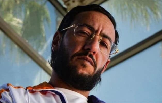 Lacrim célèbre la sortie de « Veni Vini Dici » en annonçant un Accor Arena