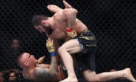 Islam Makhachev évince Dustin Poirier et bat le record de Khabib Nurmagomedov