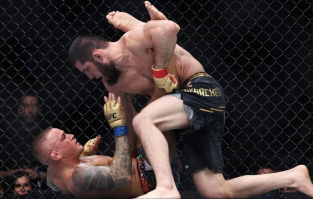 Islam Makhachev évince Dustin Poirier et bat le record de Khabib Nurmagomedov
