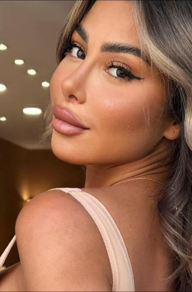 Maeva Ghennam effondrée après s'être affichée dans le plus simple appareil