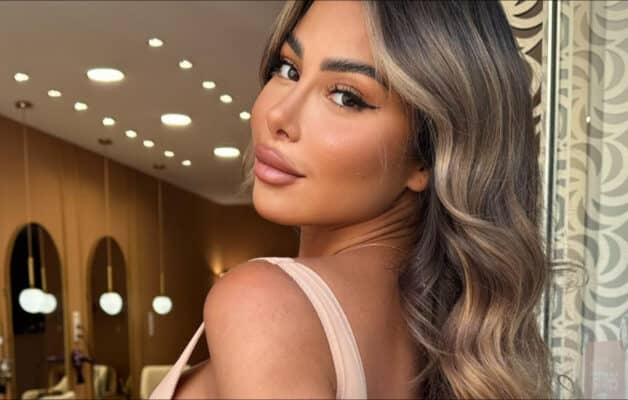 Maeva Ghennam effondrée après s'être affichée dans le plus simple appareil