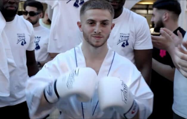 Après un mois d'entraînement, Michou remporte son premier combat de boxe