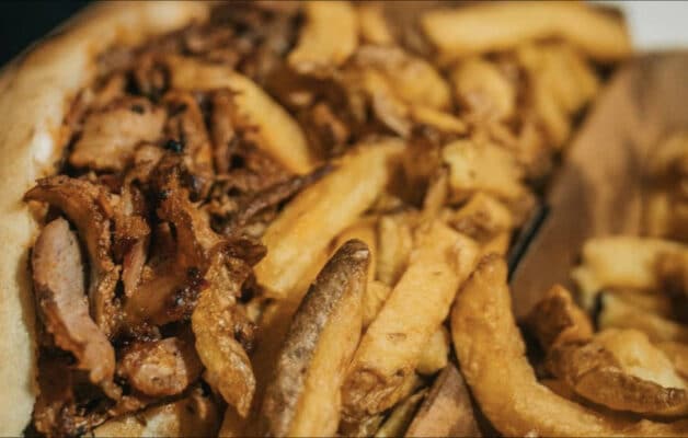 La vie d'un homme de 76 ans bascule après avoir mangé un kebab