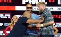 Jake Paul hué à New-York, Mike Tyson se jette sur lui en conférence de presse