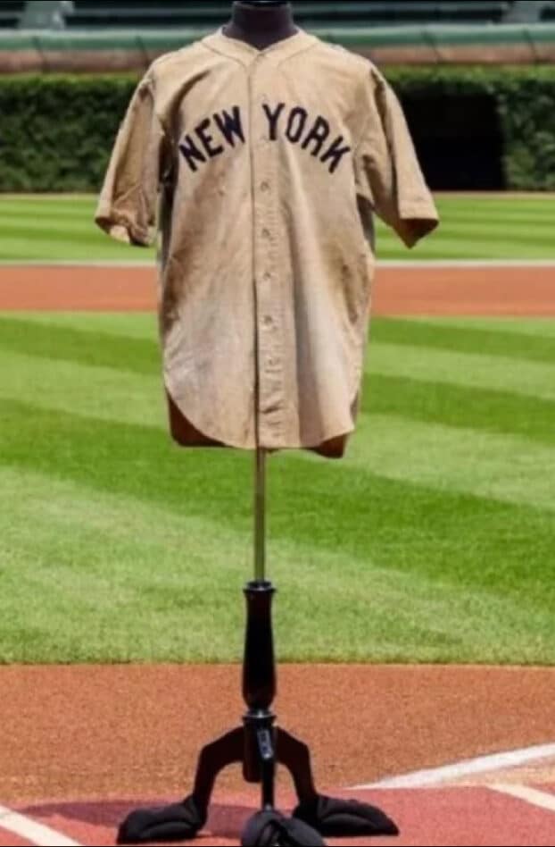Un maillot de baseball bat les records et se vend plus de 20 millions aux enchères