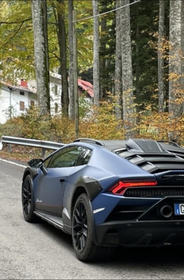 Ils louent une Lamborghini et percutent un cycliste avant de prendre la fuite