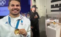 « Prends en soin mon pote » : Antoine Dupont confie sa médaille d'or à Oli pour un musée