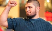 Khabib Nurmagomedov épulsé d'un avion, il s'exprime : « Elle a insisté...»