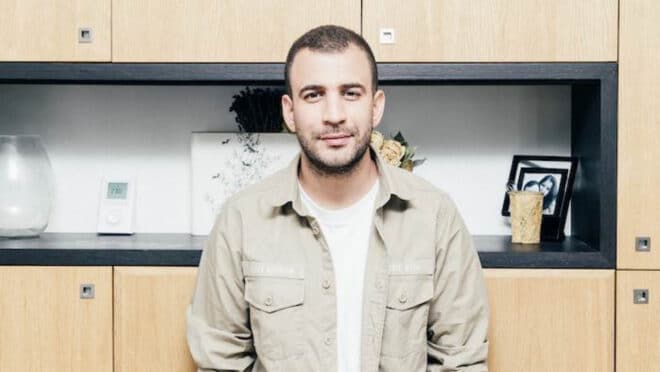« Je parlerai toute ma vie de rap » : Mehdi Maïzi se confie sur sa carrière de journaliste