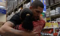 Alex Pereira vient en aide à des familles démunies au Brésil