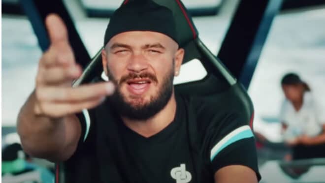 Jul réalise le deuxième meilleur démarrage de l’histoire du rap français avec « D et P à vie »