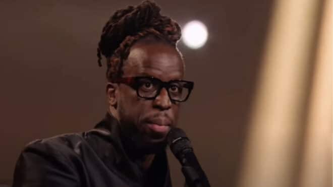 « A quoi ça sert de faire encore des albums ? » : Youssoupha lance un discours poignant lors des Flammes